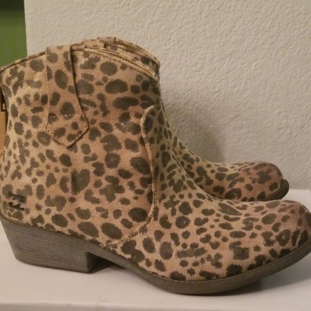 NWOT, with box, Billabong boots